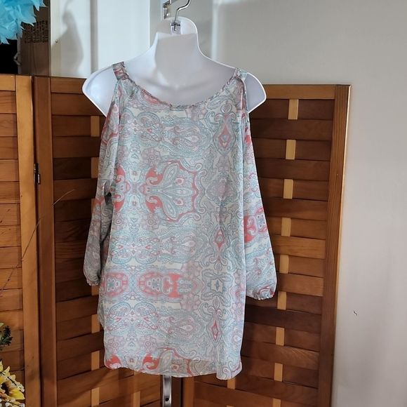 Maurices brand cold shoulder blouse - Picture 4 of 10